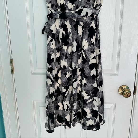 Lauren Ralph Lauren Printed Bubble Crepe Dress in Winter Cream size 4 - Picture 10 of 13